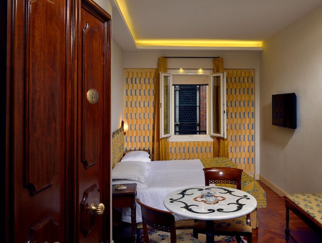 Klassisches doppelzimmer Art Hotel Commercianti Bologna Klassisches doppelzimmer Art Hotel Commercianti Bologna