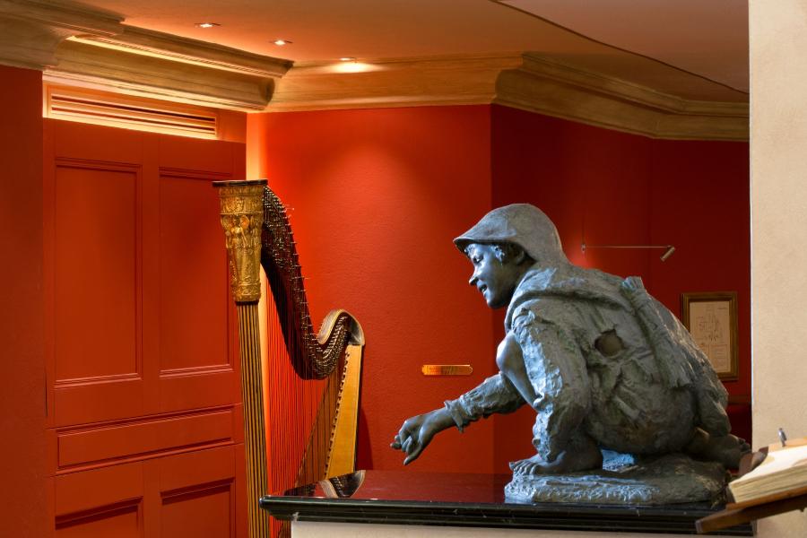 BETWEEN MUSIC AND HISTORY  Art Hotel Commercianti Bologna BETWEEN MUSIC AND HISTORY  Art Hotel Commercianti Bologna