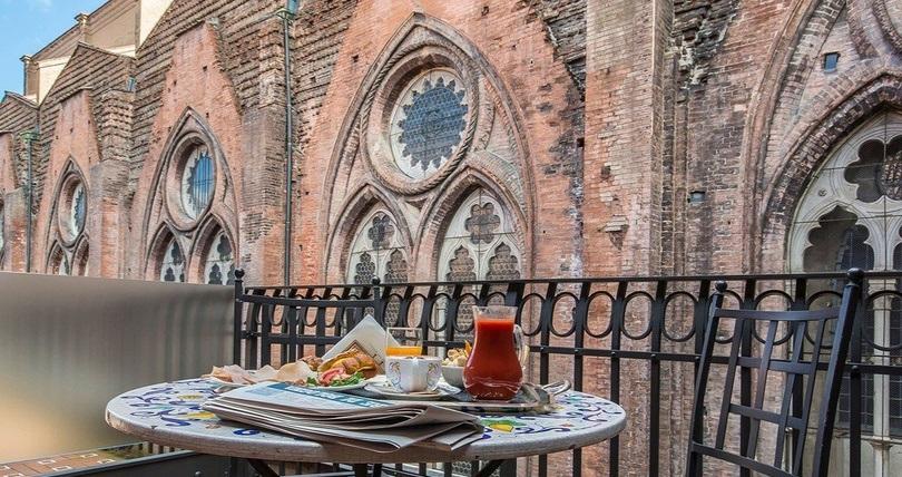 THE FLAMES AND THE BRENTATORI: LIFE IN THE MEDIEVAL BOLOGNA  Art Hotel Commercianti Bologna THE FLAMES AND THE BRENTATORI: LIFE IN THE MEDIEVAL BOLOGNA  Art Hotel Commercianti Bologna